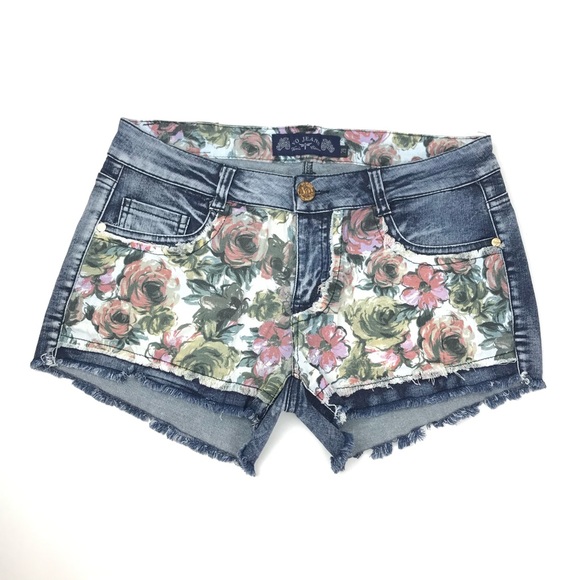 VO JEANS | Mossimo | Floral Accent Jean Shorts (2) - Picture 3 of 17